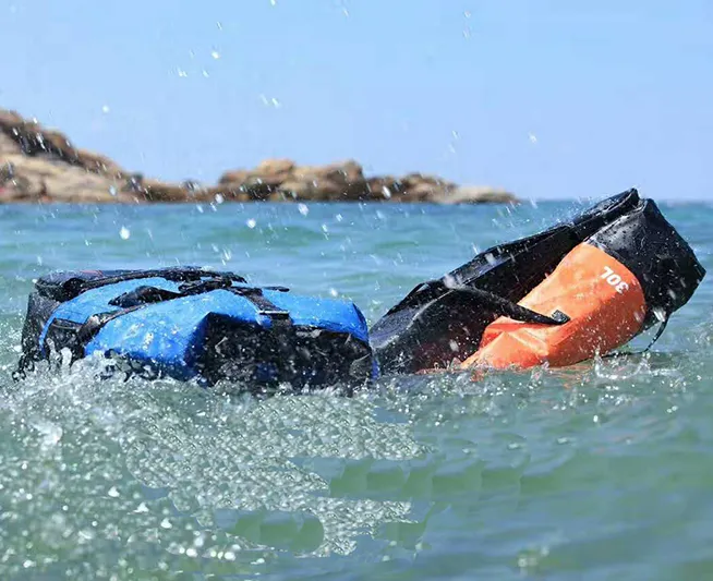 Poltsa lehorrak flotatzen al dute?